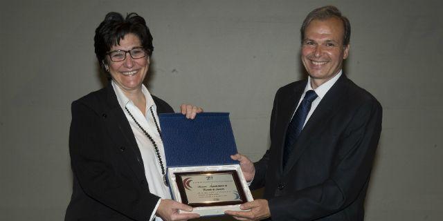 El Club de Natación premia al Ayuntamiento de Pozuelo en la celebración de sus 20 años