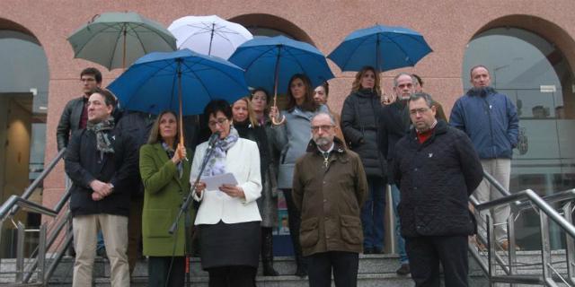 Emotivo minuto de silencio para recordad a las víctimas de la violencia de género