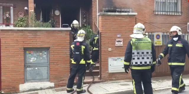 Dos heridos leves en un incendio en la calle Rubí de Pozuelo de Alarcón