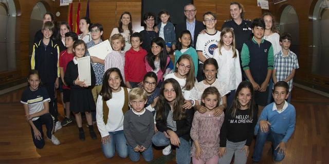 El Ayuntamiento entrega los premios de educación y seguridad vial a los escolares de Pozuelo