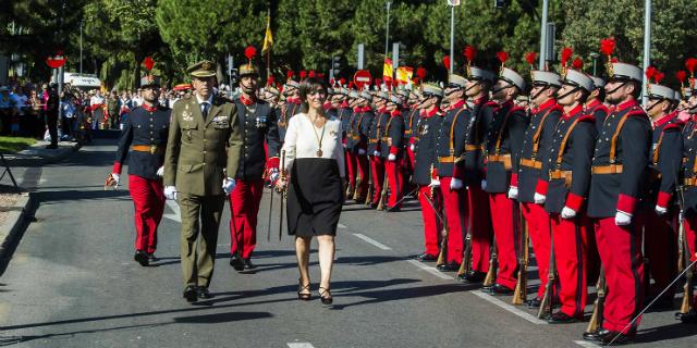 Miles de vecinos homenajearon a la Bandera de España en Pozuelo