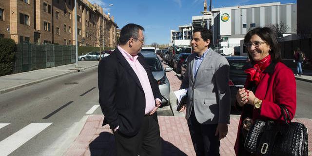 Finalizadas las obras que mejoran la seguridad vial y el aparcamiento en la calle Peñalara