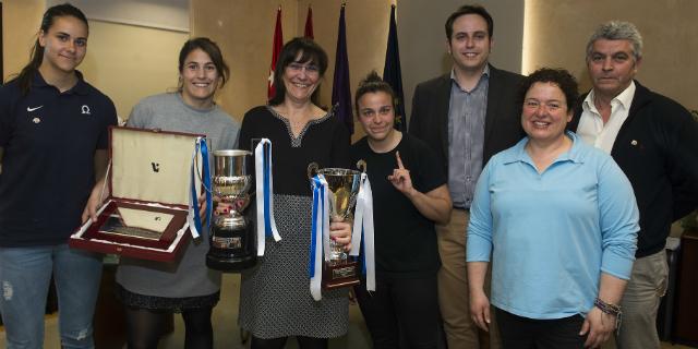 La alcaldesa recibe a las campeonas del Olímpico