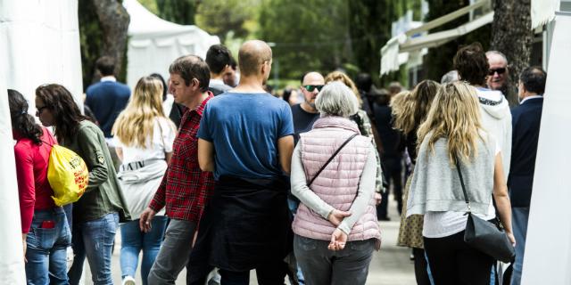 Cientos de personas participaron en la Feria del Libro y en la jornada “Pozuelo sobre Ruedas”