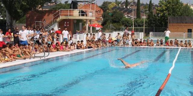 Diez profesionales sanitarios reforzarán la seguridad en los polideportivos municipales durante el verano