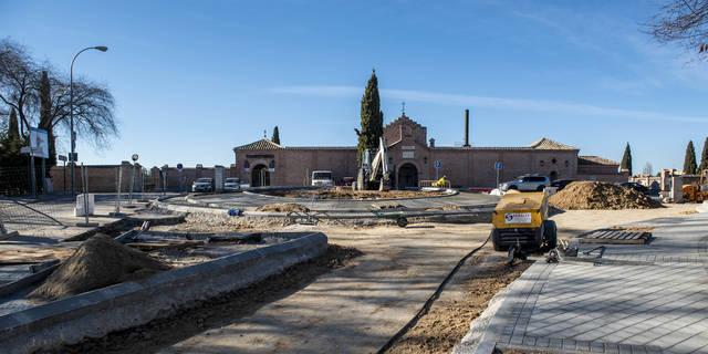 El entorno del cementerio contará con más plazas de aparcamiento tras la finalización de la rotonda 