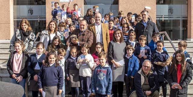 Nueva campaña para sensibilizar sobre la recogida de excrementos caninos en Pozuelo