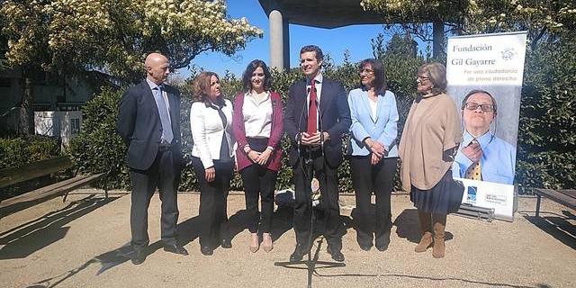 Casado, Ayuso y Quislant visitan la fundación Gil Gayarre