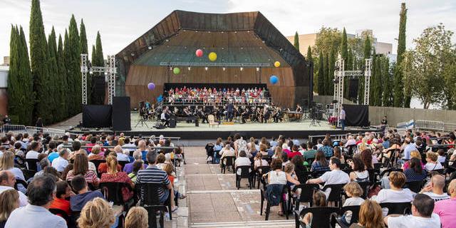 La Ynseparable y un centenar de escolares ofrecieron en El Torreón un gran espectáculo musical