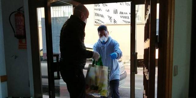 Los voluntarios de Cáritas Pozuelo-Aravaca continúan con su trabajo desde casa