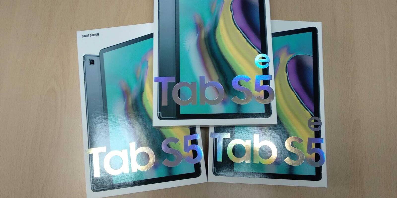 Pozuelo entrega tablets para que menores vulnerables puedan seguir sus estudios