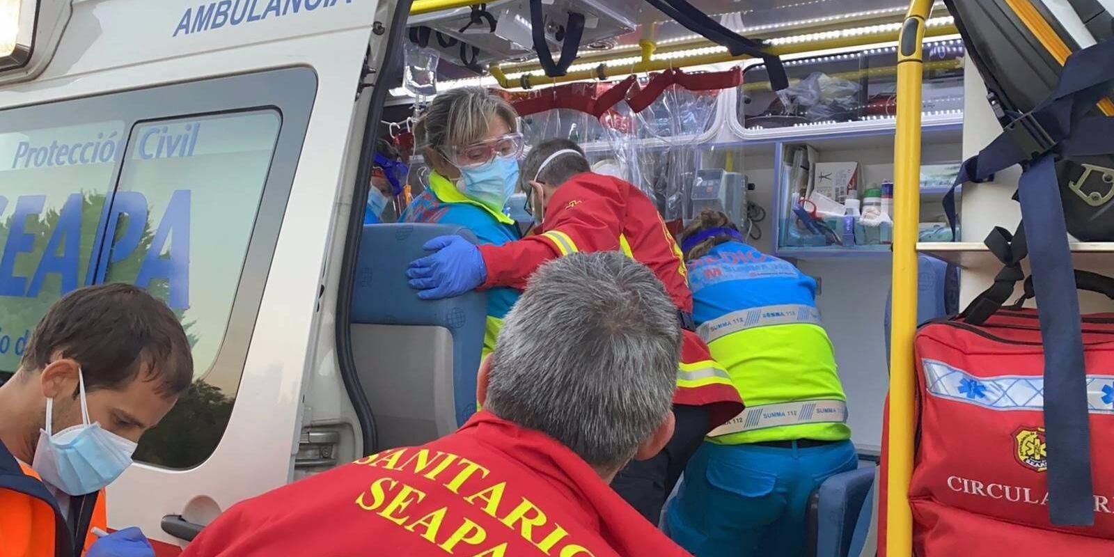 Un motorista resulta herido grave tras colisionar con un turismo en una rotonda de la M-502