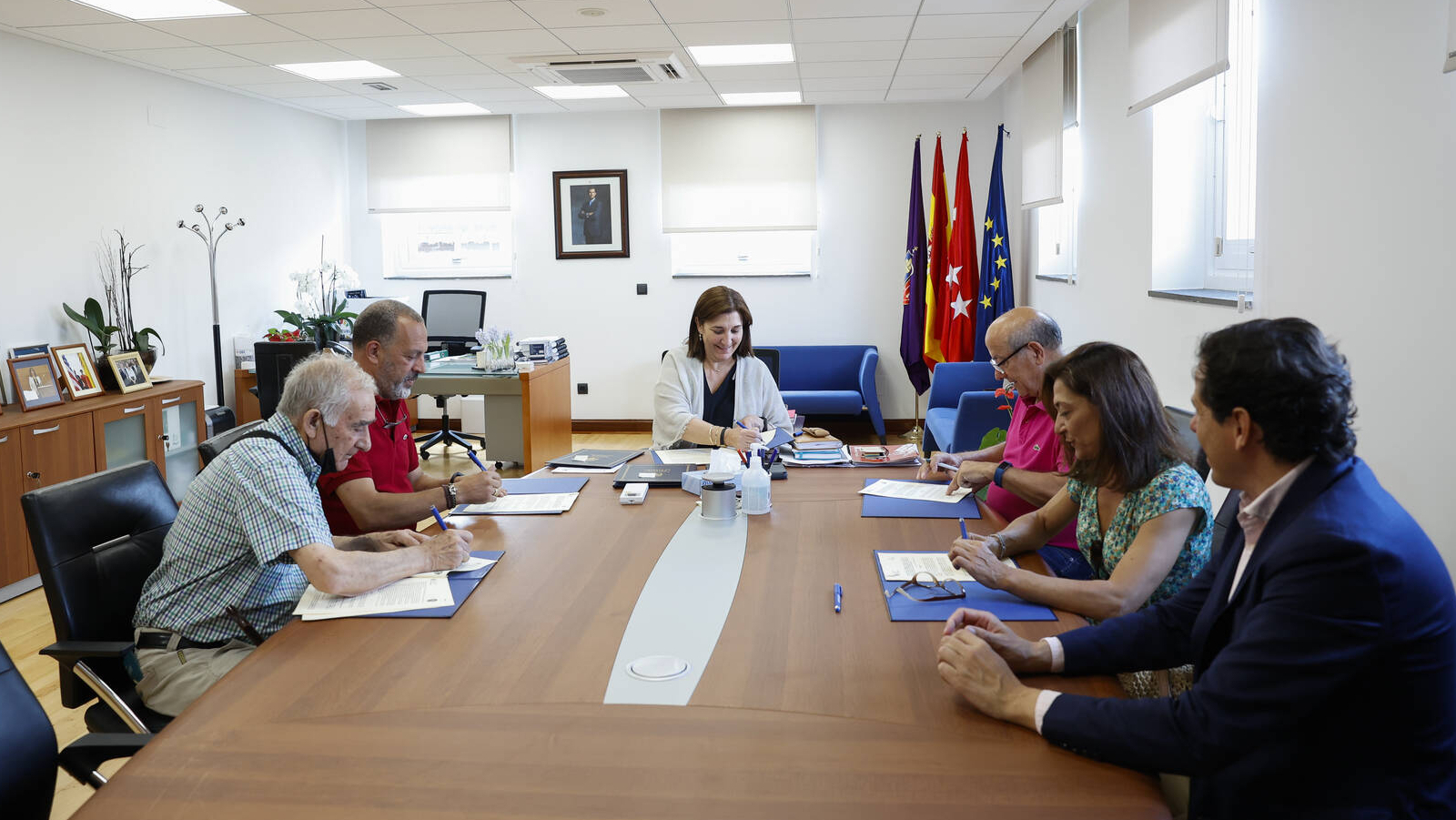 El Ayuntamiento firma un convenio con cuatro asociaciones para fomentar las actividades culturales en las fiestas