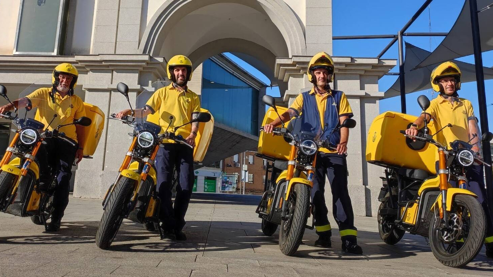 Correos incorpora en Pozuelo ocho motos eléctricas ciberseguras a su flota de reparto