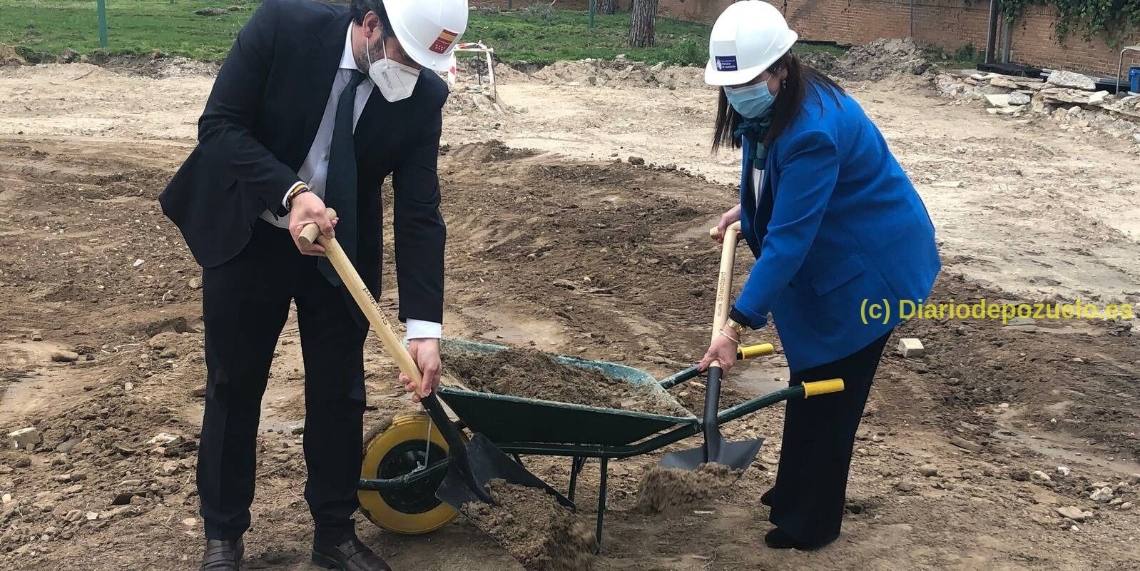 Primera piedra del nuevo Carlos Ruiz