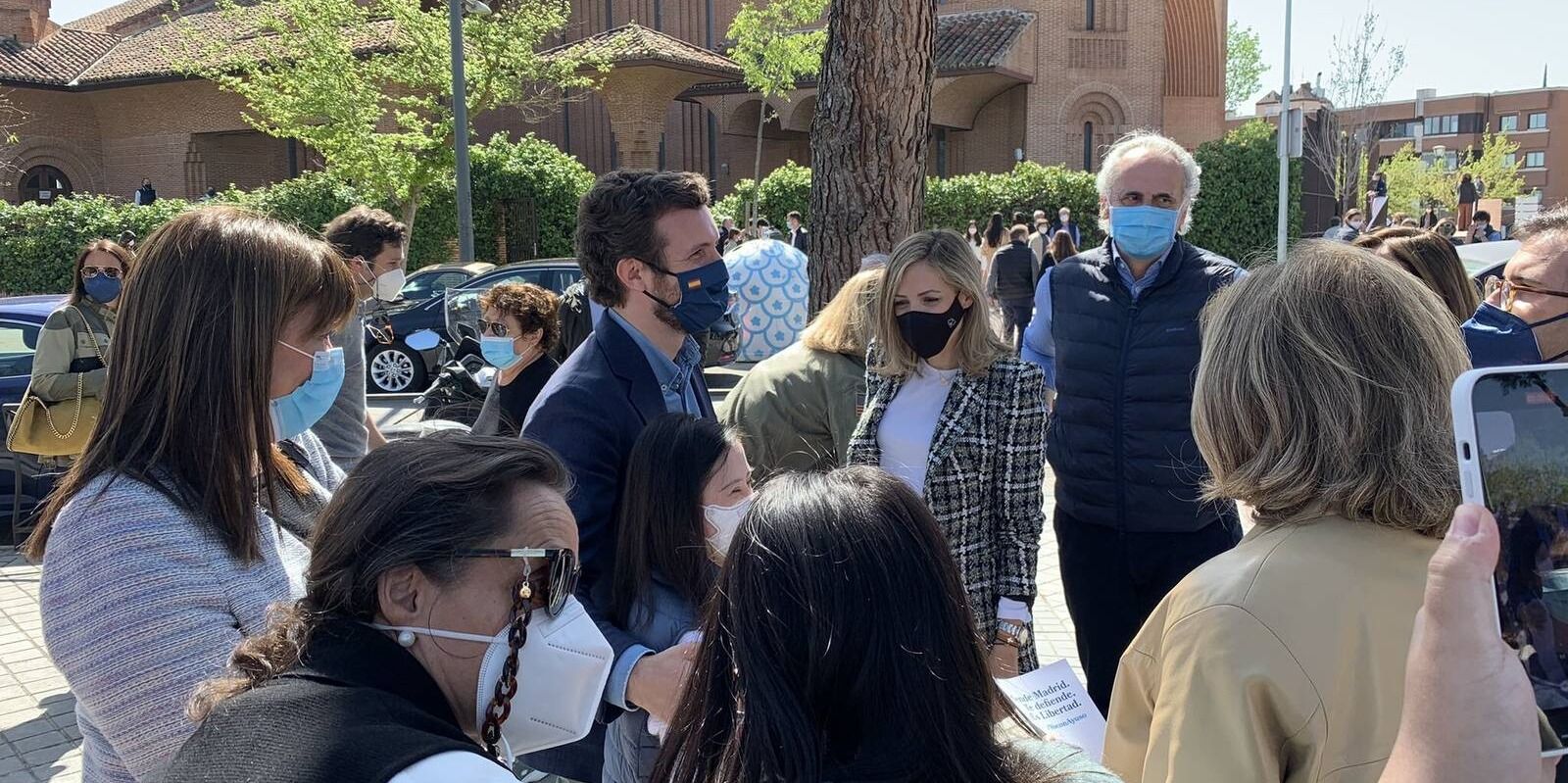 Pablo Casado participó en la carpa informativa del PP de Pozuelo