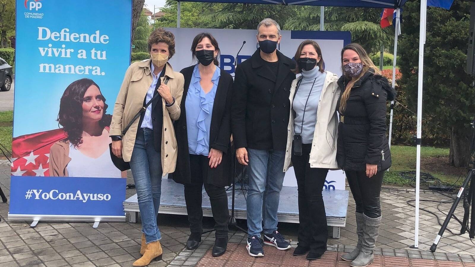 Toni Cantó visitó Pozuelo para hacer campaña por Ayuso junto a Quislant y Adrados