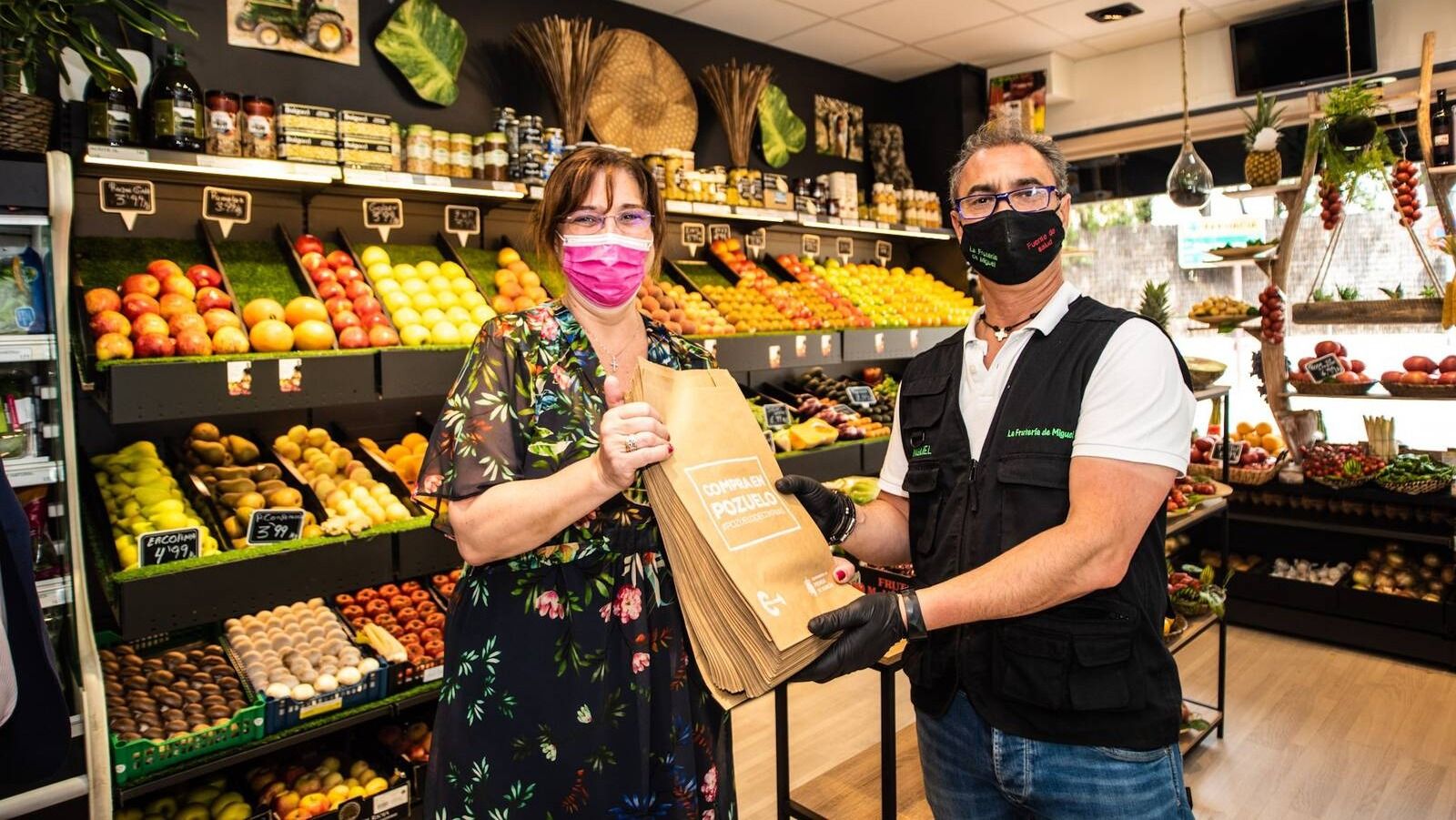 Pozuelo repartirá 20.000 bolsas de papel ecológicas en las fruterías y el mercadillo municipal