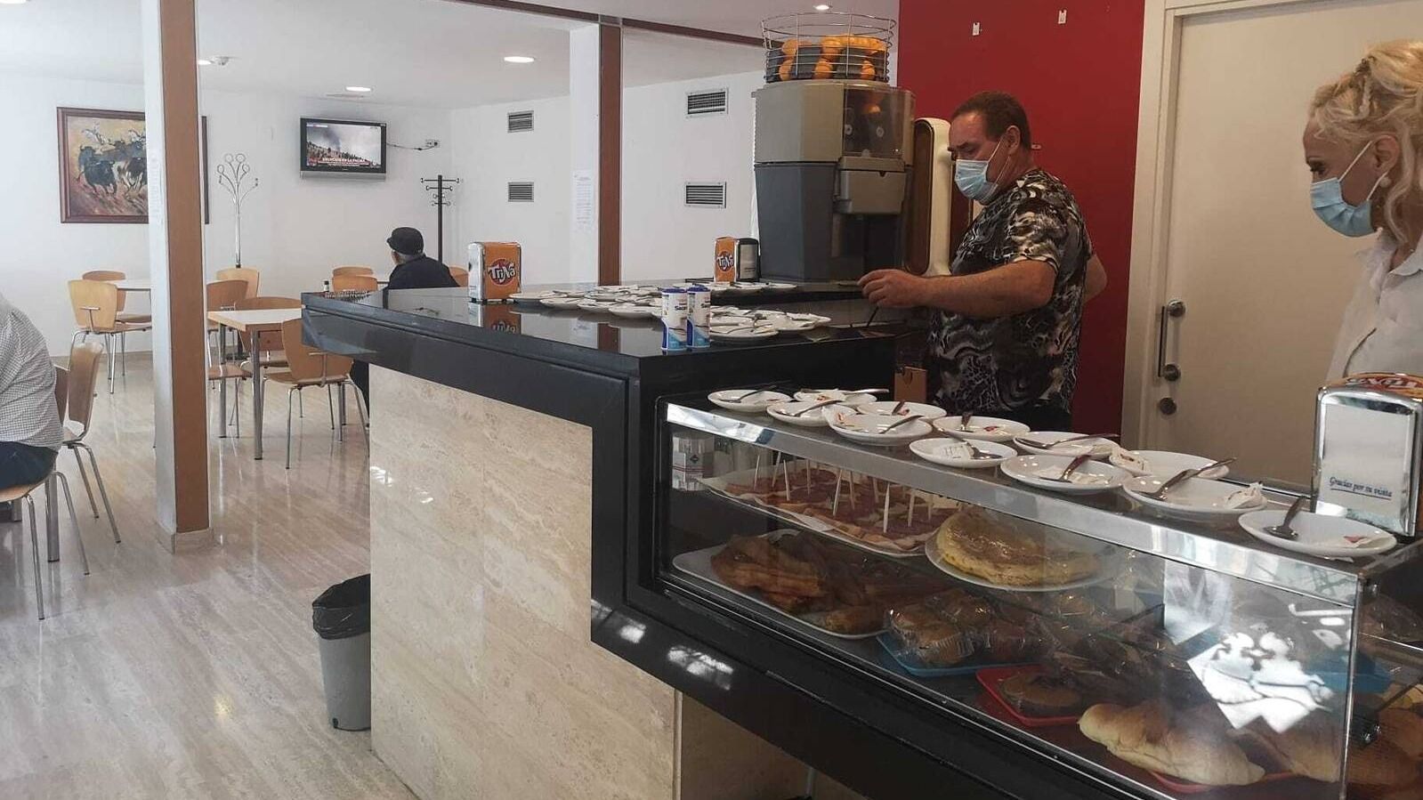 La actividad regresa a la cafetería y peluquería del centro municipal de Mayores Padre Vallet