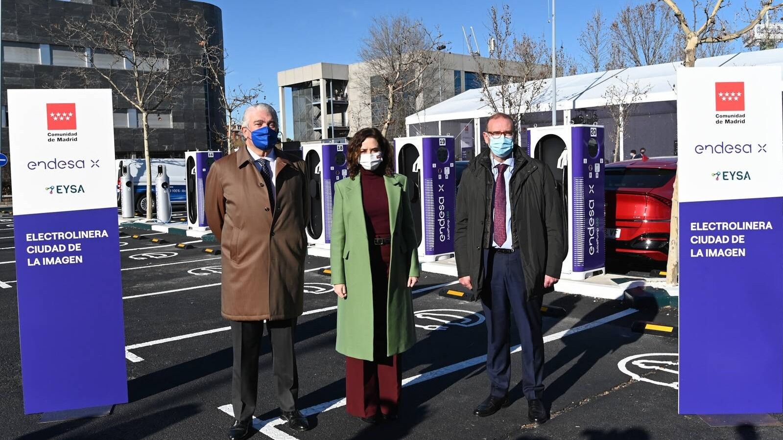 Díaz Ayuso inaugura la mayor electrolinera de España en la Ciudad de la Imagen