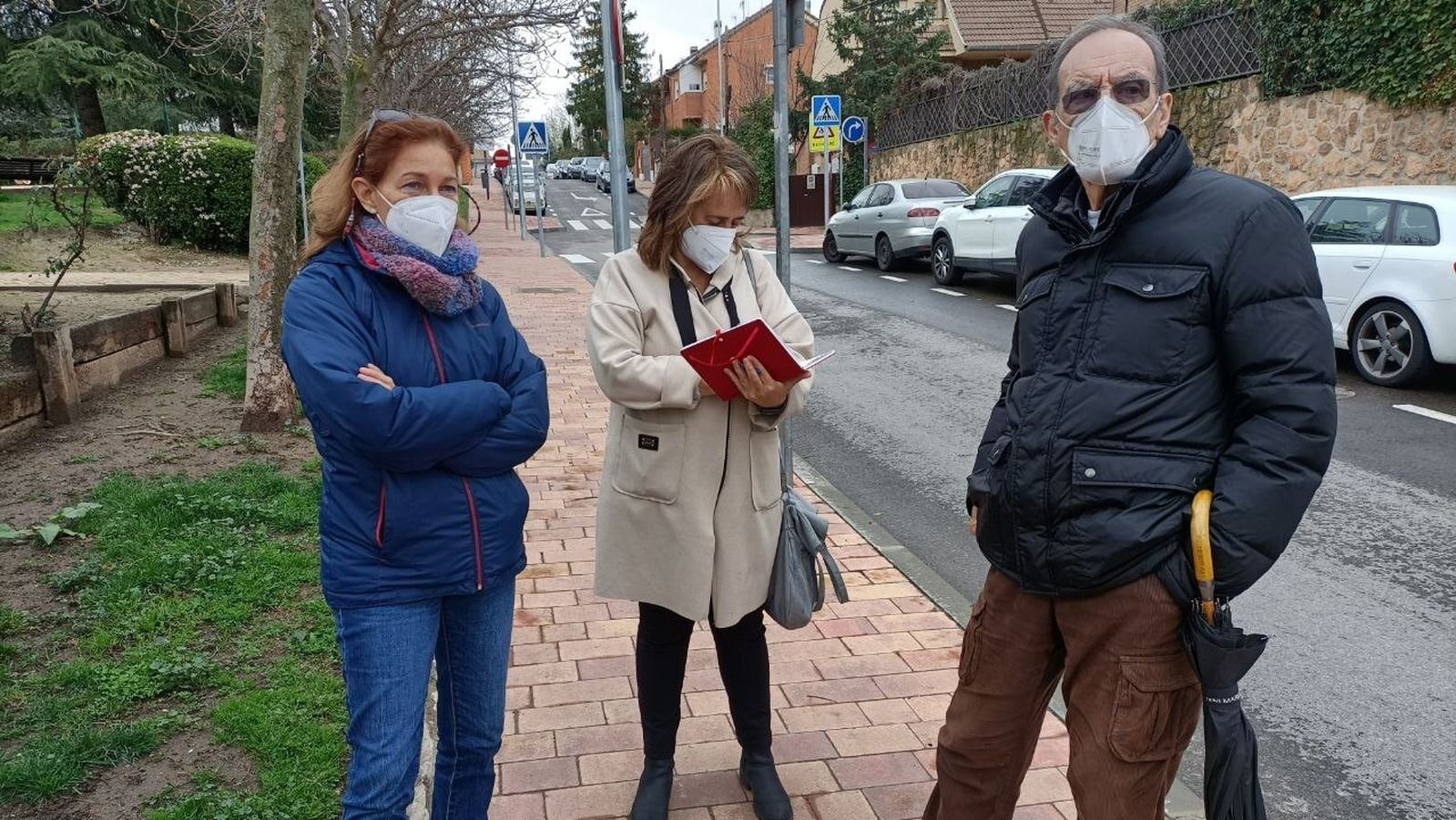 Somos Pozuelo se reúne con los vecinos del barrio de Los Horcajos para escuchar sus demandas