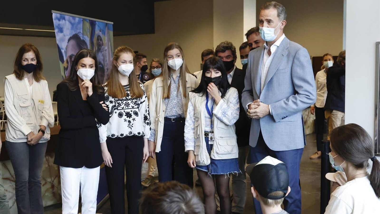 Los reyes, la princesa de Asturias y la infanta Sofía visitan el centro de acogida a ucranianos de Pozuelo