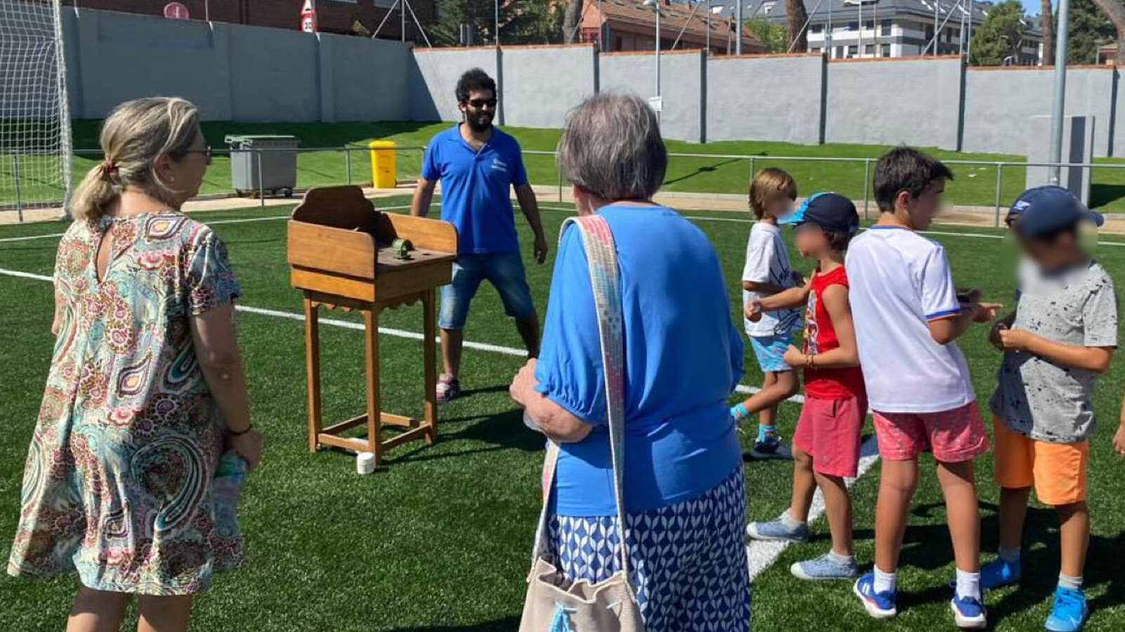 Enseñaron a los nietos en las colonias deportivas los juegos de su infancia