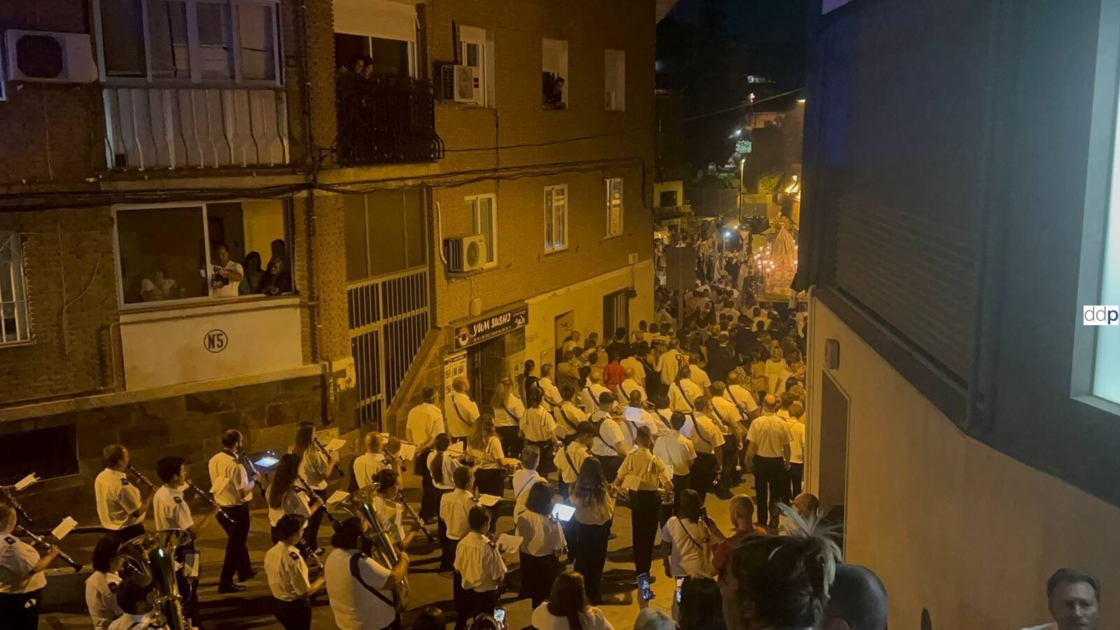 Hurtan el teléfono a Patricia Cabal, concejala de Somos Pozuelo, en la procesión del domingo