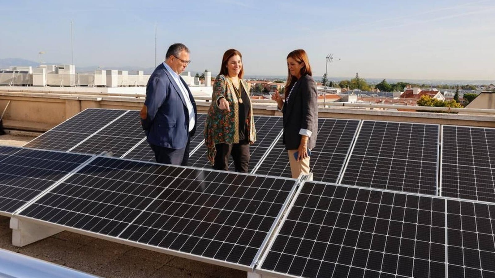 Pozuelo instala 96 paneles en la azotea de la casa consistorial para ahorrar energía