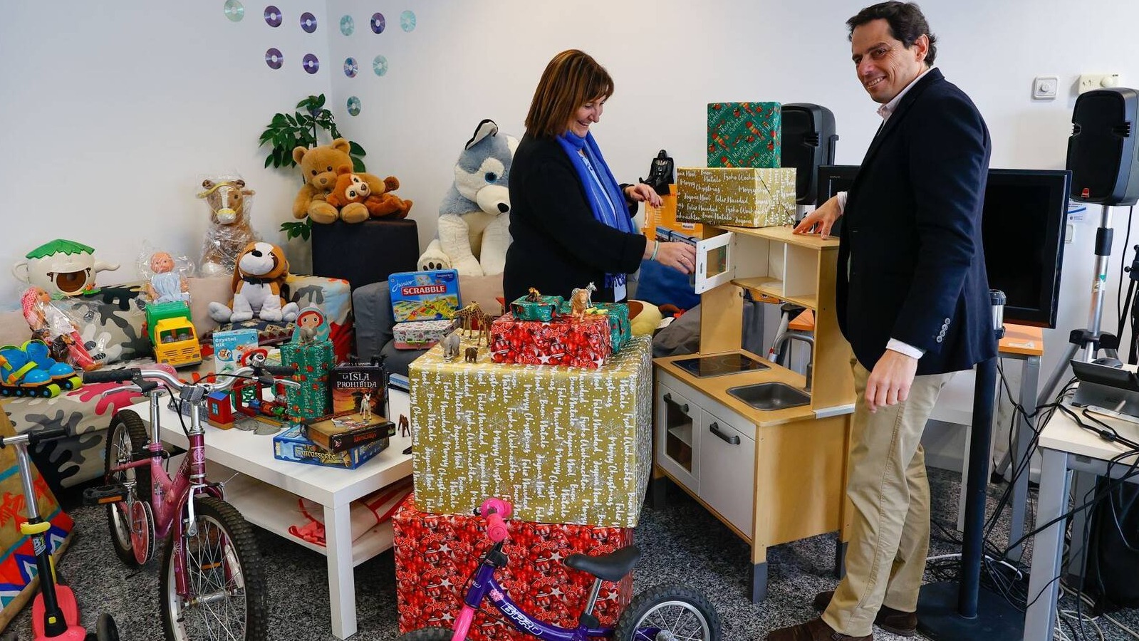 Cientos de juguetes recaudados en el CUBO gracias a la solidaridad de los pozueleros