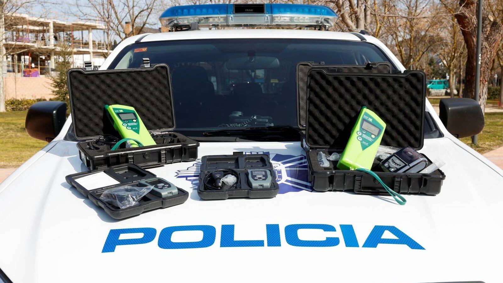 Nuevos etilómetros para los coches patrulla de la Policía municipal de Pozuelo