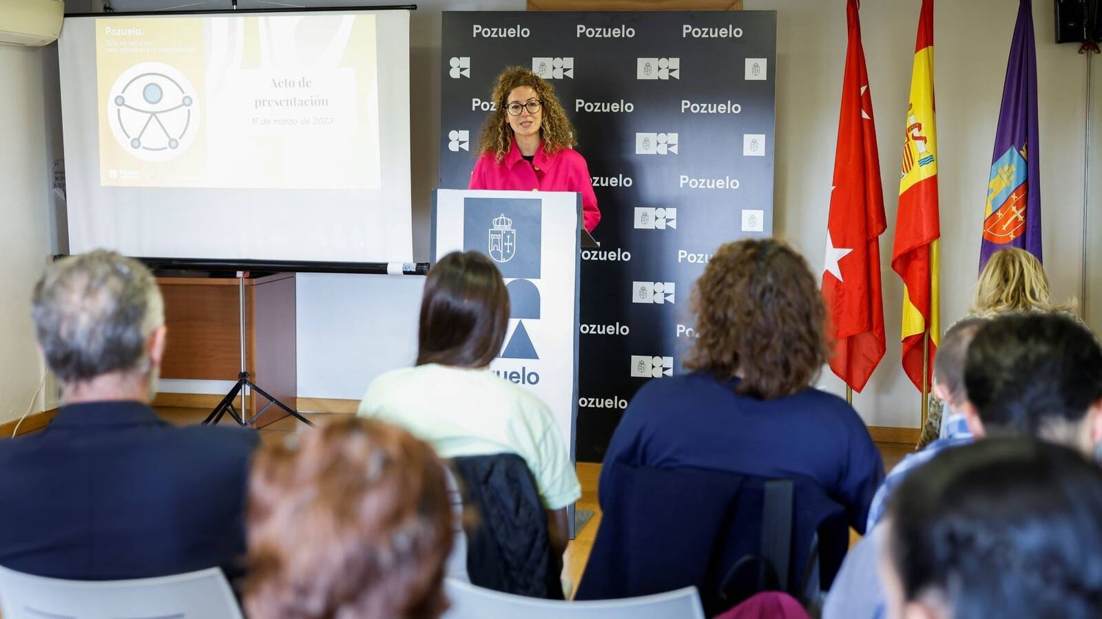 La concejal de Familia presenta una guía con los recursos y servicios municipales para personas con discapacidad La concejal de Familia presenta una guía con los recursos y servicios municipales para personas con discapacidad