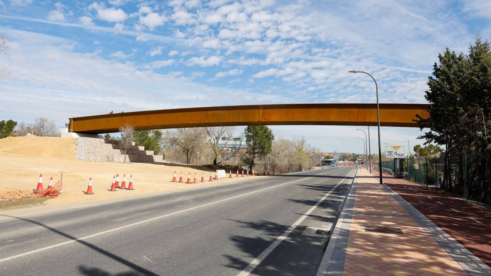 La nueva pasarela sobre la M-508 estará pronto disponible para los vecinos de Pozuelo
