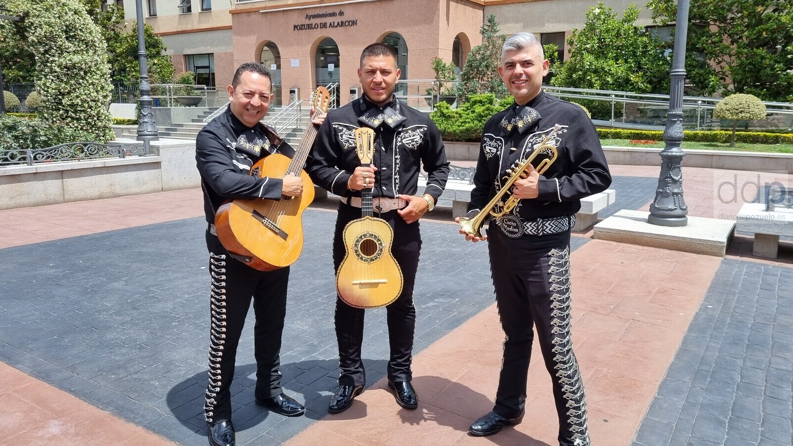 Trabajadores municipales de Pozuelo envían a la alcaldesa saliente unos mariachis para cantarle “rata de dos patas”