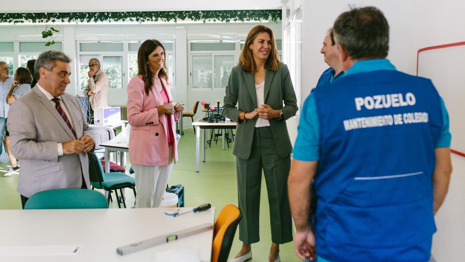 Pozuelo presenta la nueva brigada de mantenimiento escolar al inicio del curso académico