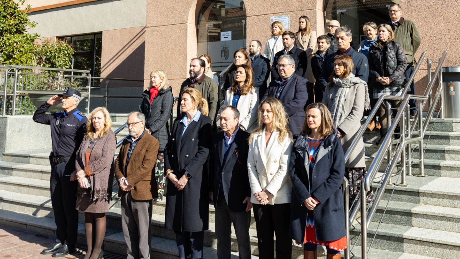 Minuto de silencio en Pozuelo por los agentes de la Guardia Civil fallecidos en acto de servicio