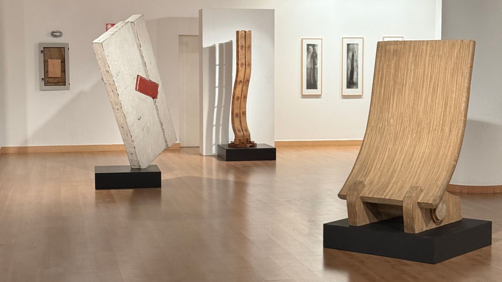 El Centro Cultural MIRA acoge una exposición del escultor Herminio Álvarez, maestro de la geometría