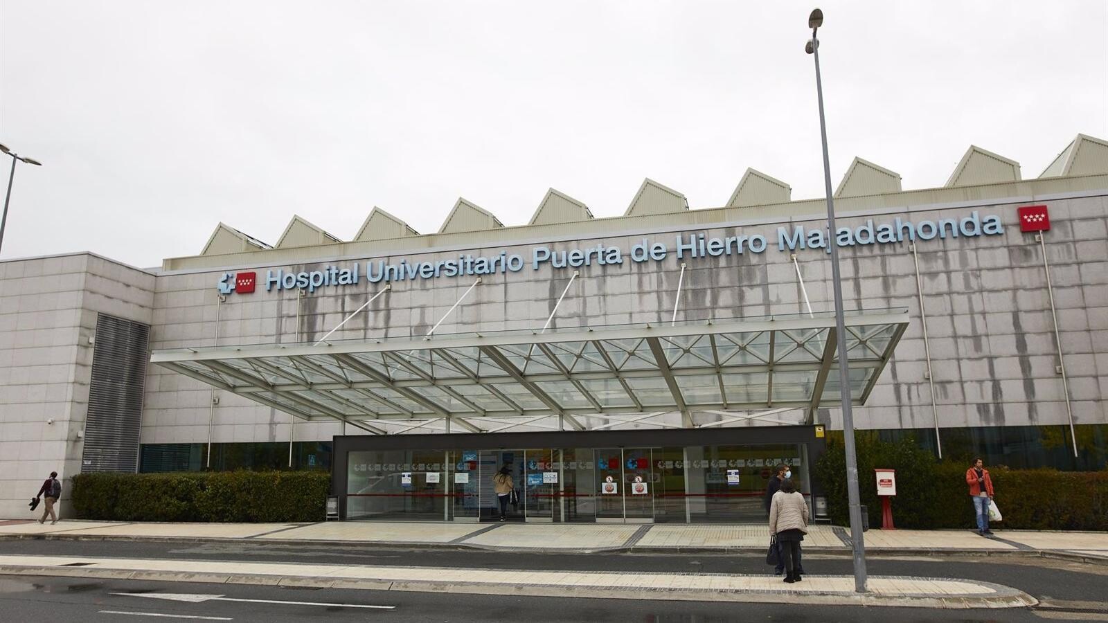 Alumnos con autismo del Instituto Veritas de Pozuelo visitan el Hospital Puerta de Hierro dentro del programa AdaptaTEA