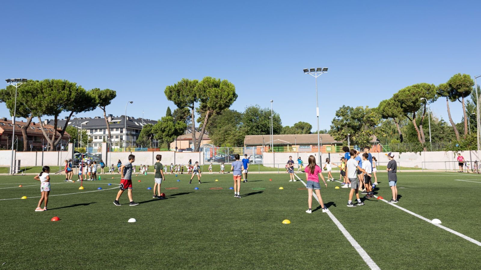 Más de 320 niños disfrutan en agosto de los campamentos deportivos de Pozuelo de Alarcón