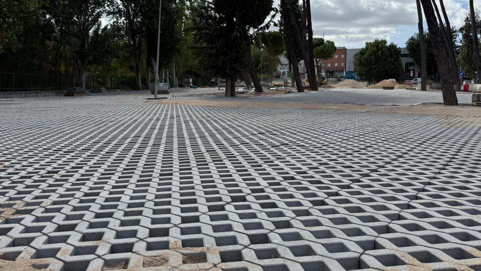 Más de 5.000 metros cuadrados renovados en el aparcamiento de Prados de Torrejón
