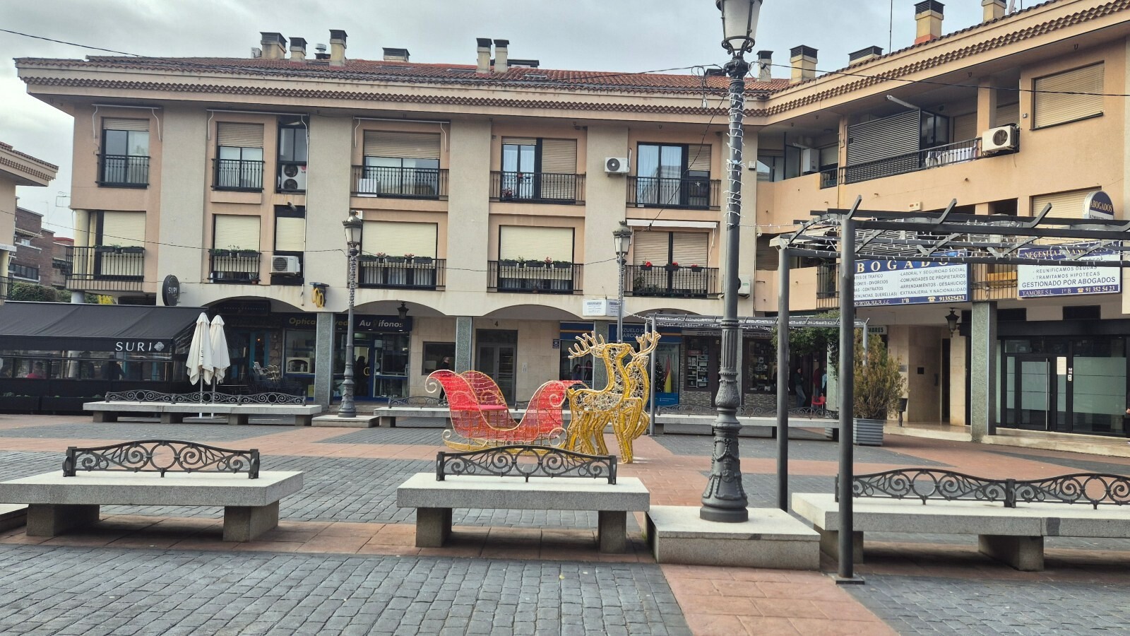 Más Madrid Pozuelo critica la falta de luces navideñas en la Plaza Mayor