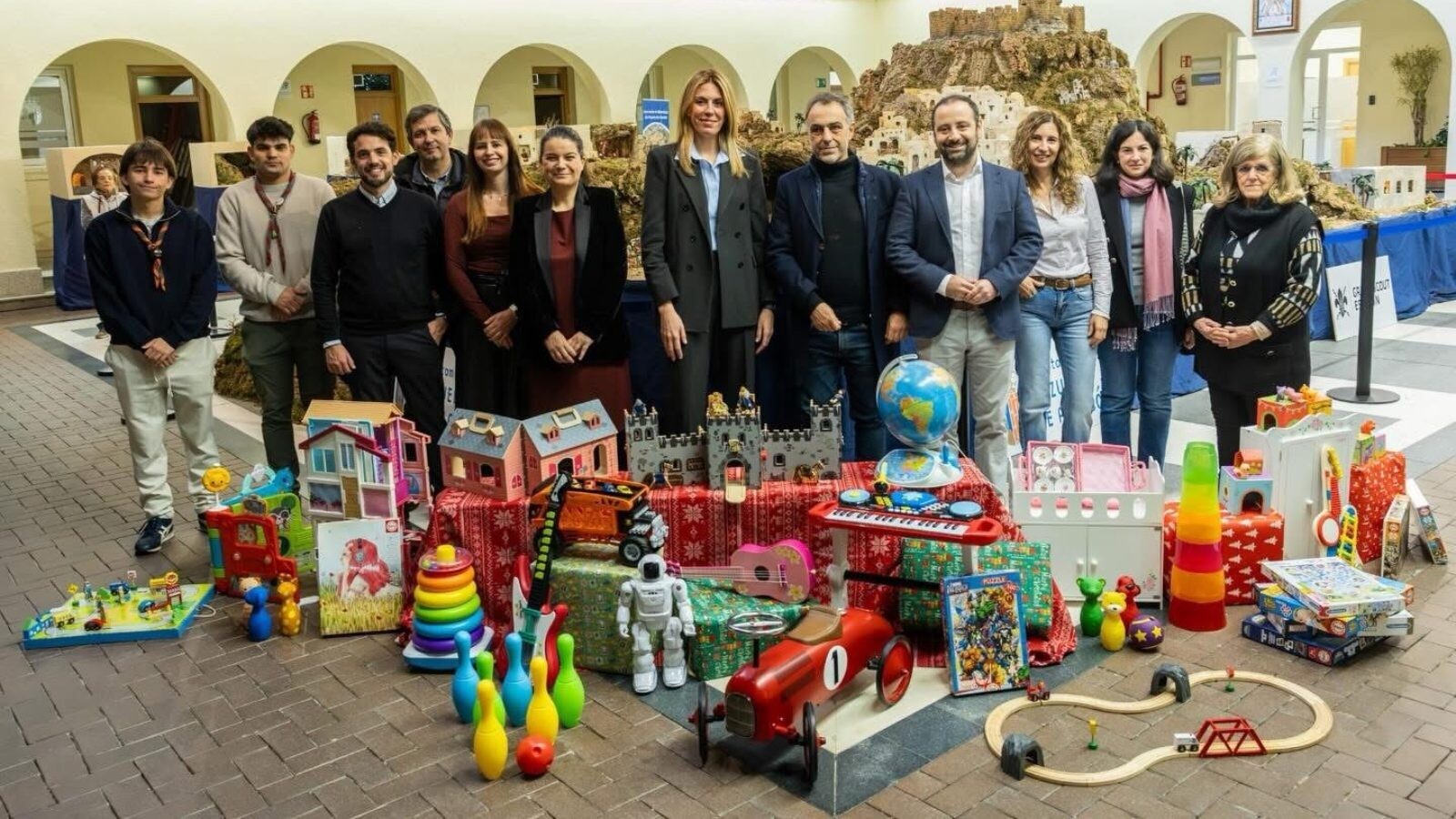 Pozuelo entrega los juguetes recogidos en su campaña solidaria a entidades locales