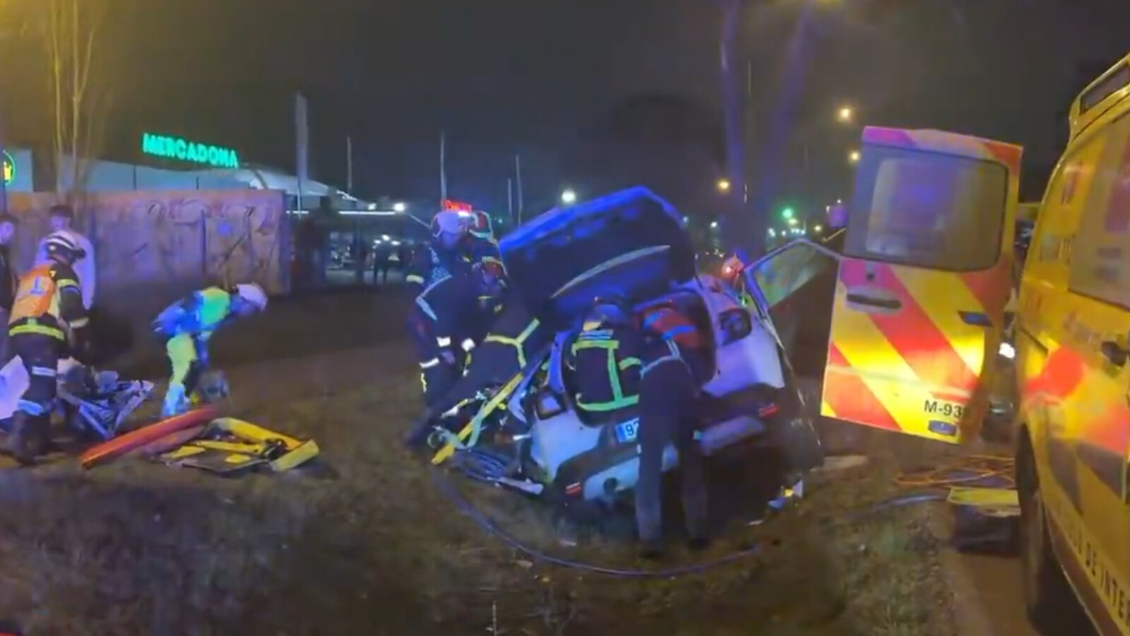 Un herido grave tras un choque entre un autobús y un turismo en Pozuelo de Alarcón