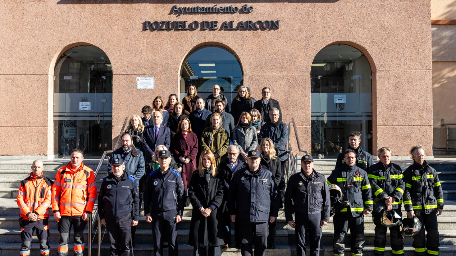 Pozuelo de Alarcón guarda un minuto de silencio por las víctimas del accidente ferroviario de Adamuz