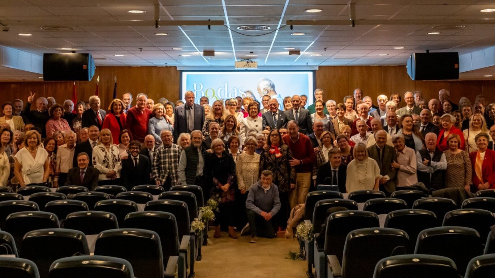 Pozuelo celebra las Bodas de Oro de 63 matrimonios en un homenaje a la familia y al compromiso