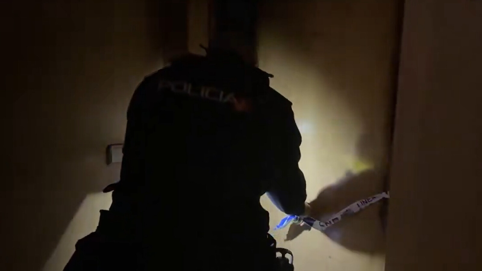 El incendio de una vivienda en la calle Terral que obligó a evacuar un bloque fue provocado por su inquilino