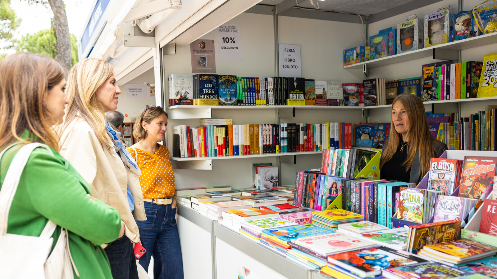 Pozuelo reúne a librerías, editoriales y autores en su Feria del Libro