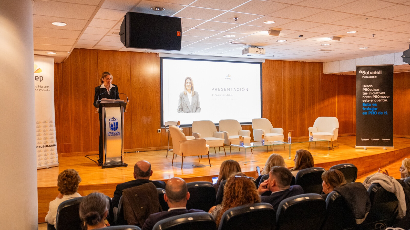 Pozuelo impulsa el liderazgo femenino junto a la AMEP 