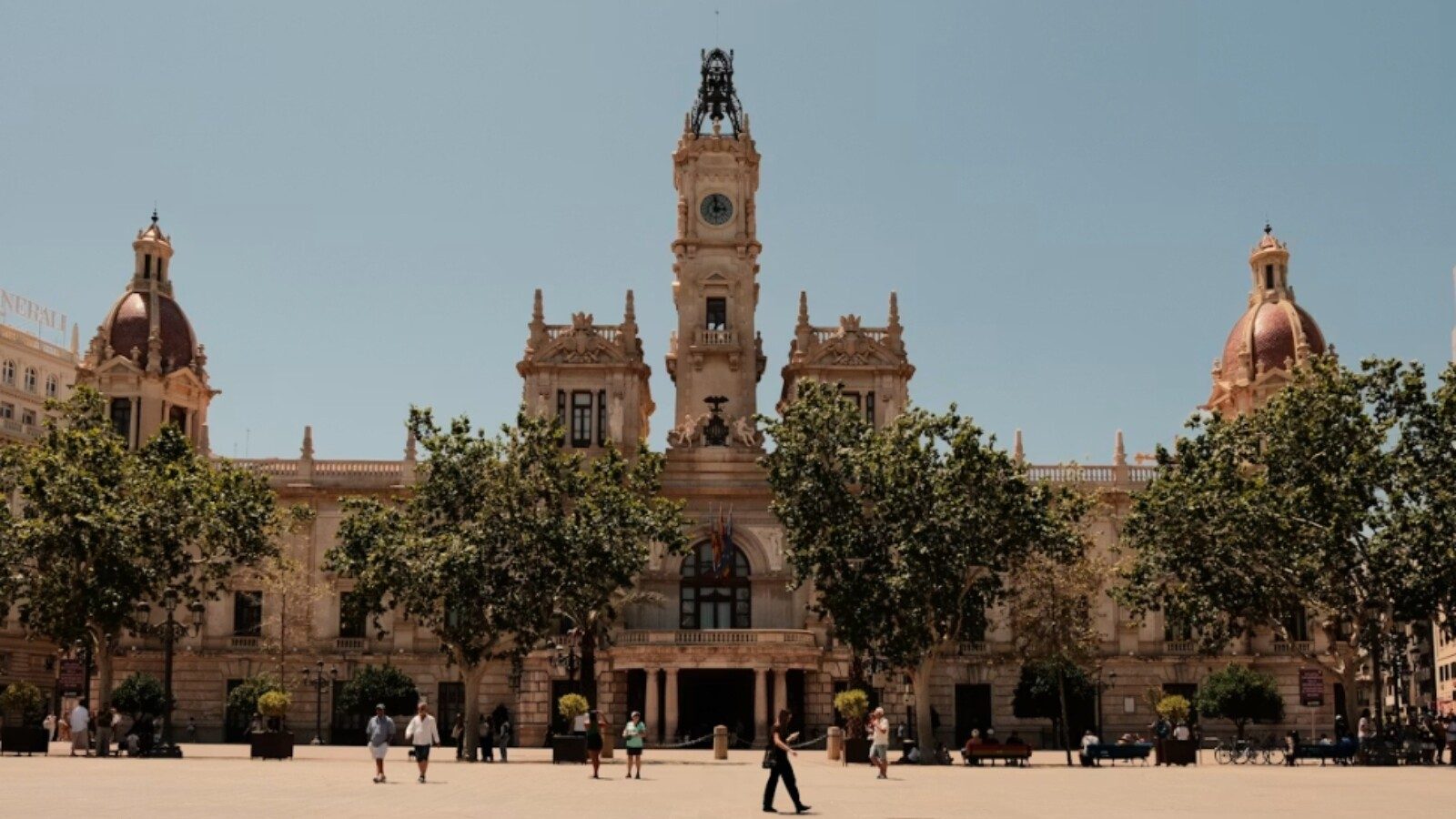 De Pozuelo a Valencia: la escapada perfecta para los madrileños que buscan sol, playa y buena mesa